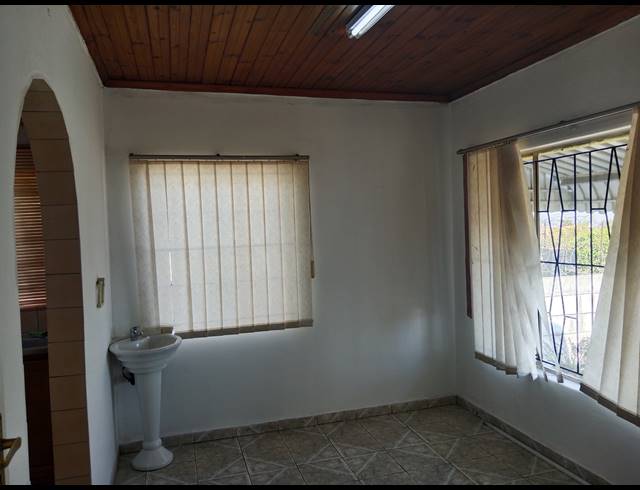 3 BEDROOM FREEHOLD FOR SALE IN RAISETHORPE